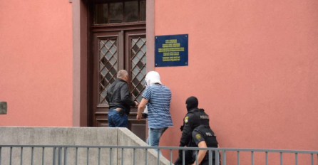 PALA MOSTASKA BANDA!  Supruga vođe bande se slomila i sve priznala SPECIJALCIMA koji su upali u stan i PRED MALOM DJECOM pokazali DOKAZE