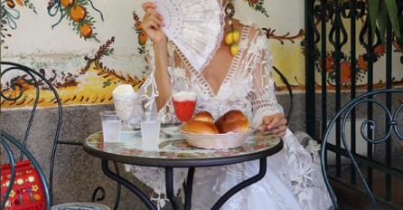 NAJZGODNIJA SRPSKA BAKA UDALA SE ZA "GOSPODINA SAVRŠENOG": Promijenila je 3 vjenčanice,  A KAD JE OBUKLA ŽUTU SVI SU POPADALI!