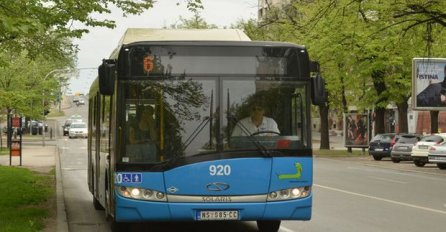 BACIO JOJ PAPIRIĆ: Novosađanka NIJE mogla da vjeruje ŠTA joj je napisao kondukter iz gradskog