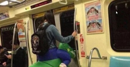 HIT NA DRUŠTVENIM MREŽAMA: Čudne slike iz podzemnih željeznica dovest će vas do SUZA!