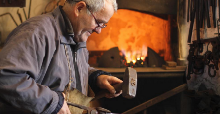 POUČNA PRIČA: Dobio je sjajan posao, a onda mu je direktor rekao da ode i pogleda ruke svoga oca! 