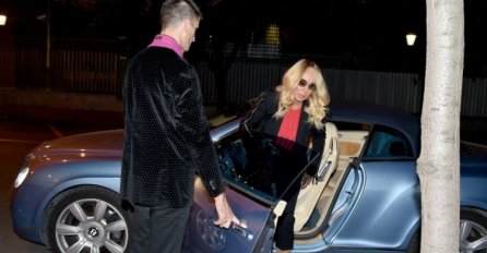 OTVARANJE NOVE SEZONE VIKTOROVOG RESTORANA, LEPA BRENA ZASJENILA SVOJOM POJAVOM U OPASNOJ MAŠINI: ljudi nisu skidali pogled!