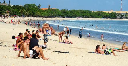 STRAŠNO, MORE SE ZACRVENILO OD KRVI, SRBINU NIKO NIJE MOGAO POMOĆI: Mladić plivao u lokvi krvi, objavljeni svi detalji