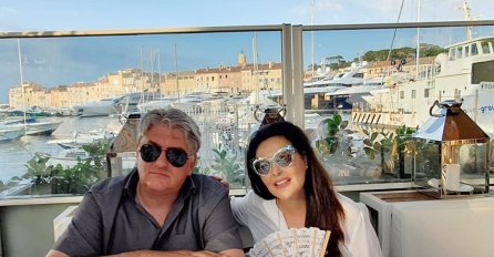 KAO BLIZANKINJE, ONA JE ROĐENA SESTRA DRAGANE MIRKOVIĆ: Pjevačica je ovo krila od svih, KAD JOJ VIDITE LICE neće vam biti dobro!