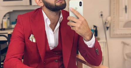 BIVŠI ZADRUGAR NA STOLU BEZ ODJEĆE POKAZAO TIJELO PRED GOCOM TRŽAN: (FOTO)!