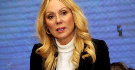 LEPA BRENA U ŠOK IZDANJU, LJUDI SE UHVATILI ZA GLAVU KAD SU JE VIDJELI: Šta je ovo obukla na sebe, JE LI OVO ONA?!