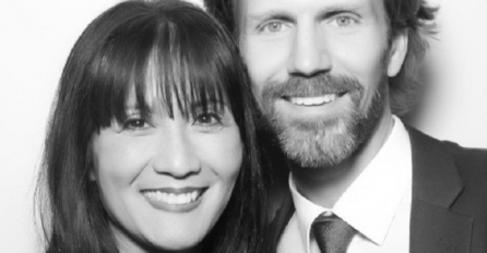 OVAKO SE OD PREMINULE VODITELJKE OPROSTIO DEČKO: Srceparajuće riječi koje joj je posvetio UREZAT ĆE VAM SE U PAMĆENJE!Klečao  je pored nje i mazio joj lice, a onda... 