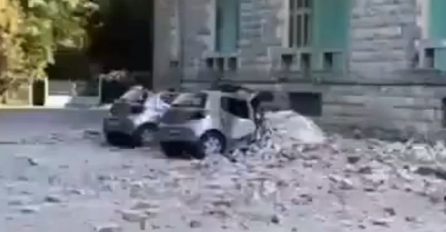 20 SEKUNDI PAKLA ZADESILO KOMŠILUK! Noćna mora kakvu nisu vidjeli 30 godina! Dijelovi zgrada padali na ljude i automobile! Sirene zavijaju, povrijeđeni na sve strane! (VIDEO)