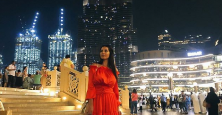 LUKSUZNO OBUČENA TANJA SAVIĆ  USLIKANA U AUTOBUSU: SAKRIVALA se da je neko ne prepozna, a sada je  isplivao SNIMAK KOJI SVE DOKAZUJE! Svi komentarišu samo OVO!  