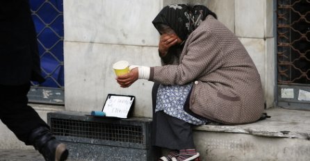 "Ubijedili su nas da je luksuz izaći bar jednom mjesečno s porodicom na ručak. Ubijedili su nas da je normalno trpjeti, nemati, pozajmiti, biti hronično željan svega. "
