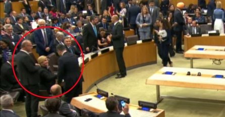 KOLINDA UHVAĆENA U NOVOJ LAŽI, OVAJ VIDEO JOJ NE IDE U PRILOG: Pogledajte kako je izgledao susret s Dačićem za koji Kolinda kaže da je bio 'pozdrav na hodniku'