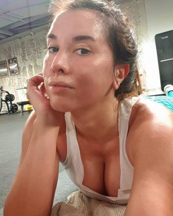 22a133113959412740c2-768x960