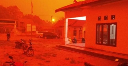 NEBO JE POPRIMILO BOJU KRVI, LJUDI BJEŽE SA ULICA, NASTALA OPŠTA PANIKA: Stanovnici ove regije se žale na ČUDNE povrede! 