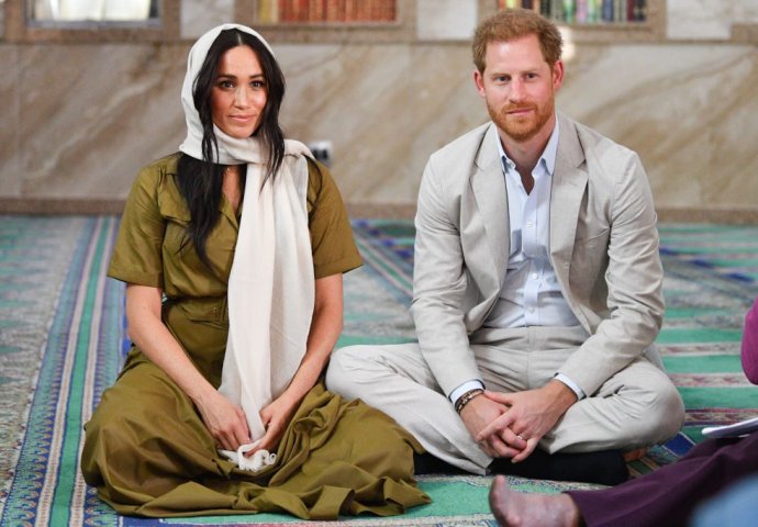 TRESE SE BRITANIJA, STIŽE NOVA KRALJEVSKA BEBA?? MEGHAN POKAZALA TRUDNIČKI STOMAČIĆ: A tek se porodila