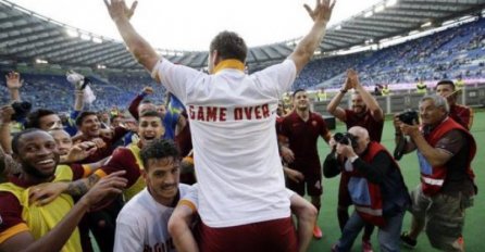 SINONIM JE ZA ONO NAJLJEPŠE - VJERNOST Njegov DNK je Rim i Roma, ako mu to uzmete, dobit ćete ljušturu od čovjeka! NIKAD NIJE OBMANUO U KREVETU, ALI NI NA TERENU