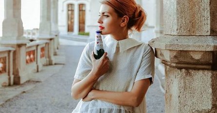 MOŽE IMATI MILIONE, ALI KADA SKINE ŠMINKU-  DŽABE JOJ SVE: Blogerica objavila fotografiju BEZ ŠMINKE, lice katastrofalno, potpuno je ZAPUŠTENA! DA LI JE OVO ONA?!