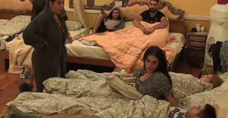 URADIO JE NEŠTO UŽASNO DOK JE ONA SPAVALA! Mijatov i Dina Galorini probudili se u istom krevetu: Kad je saznala ŠTA se desilo ZGADIO JOJ SE ŽIVOT!