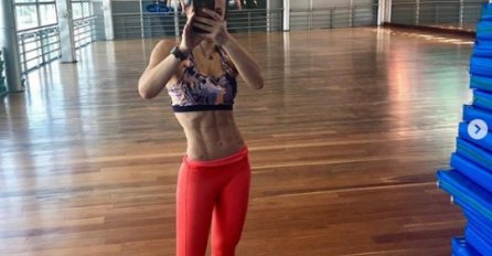 KASANDRA DANAS IMA 46 GODINA, IZGLEDA FENOMENALNO: Za nju kao da je vrijeme stalo!