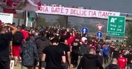 OVAKVO NEŠTO SE NE PAMTI Navijači napravili haos na autoputu kod Beograda: Delije i Gate 7 zaustavili saobraćaj!