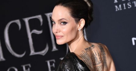 ANGELINA URADILA NEŠTO ŠTO JOJ BRAD NIKADA NEĆE OPROSTITI! Kada vidi s kim je došla na premijeru filma, biće BIJESAN! (FOTO)