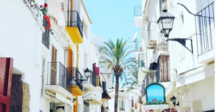 UŽAS! Platili 21.500 KM  za luksuzan smeštaj na Ibici, a tamo ih je sačekao NAJVEĆI ŠOK U ŽIVOTU