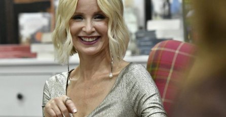 ODUSTALA OD PJEVANJA I POSVETILA SE DRUGOM POSLU: Danijela Martinović predstavila novu knjigu “Šalabahtrer života-Neopisivo”