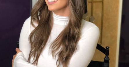 DŽEJLA RAMOVIĆ IMA DEČKA, JEDAN KOMENTAR JE OTKRIO SVE! Poznat je svima, po zanimanju je PJEVAČ I GLUMAC, a izgleda SAVRŠENO! 