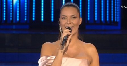 POJAVILA SE NA SCENI I DOBILA GROMOGLASAN APLAUZ: Kad su Mariju vidjeli u ovom izdanju svima je ZASTAO DAH!