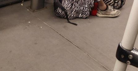 SVI SU U TRAMVAJU GLEDALI U OVOG ČOVJEKA: Mislili da je beskućnik, a onda je jedan detalj otkrio PRAVU ISTINU!
