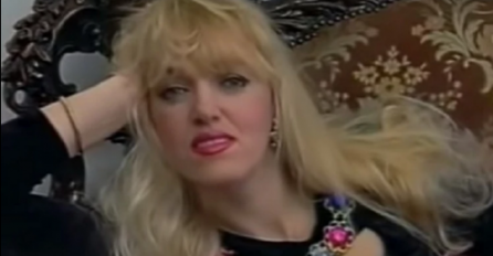 DA LI SE SJEĆATE NJE? Bila je ZVIJEZDA 90-ih, a onda je nestala iz MEDIJA! Objavila je sliku u KUPAĆEM i  u šestoj deceniji pokazala ZATEGNUTO TIJELO  NA KOJEM JOJ ZAVIDE SVE  KOLEGICE!