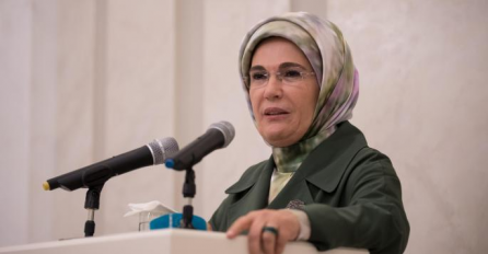 SVI GLEDALI U EMINU ERDOGAN DANAS U BEOGRADU! Zasjenila odjevnom kombinacijom, a JEDAN DETALJ se posebno istakao