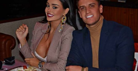 KRUNISALI SVOJU LJUBAV! David ZAPROSIO ANU KORAĆ! Prosidba  IZ SNOVA! More,  noć,  crvene ruže...a tek PRSTEN! KOŠTA CIJELO BOGATSTVO! FOTO+VIDEO