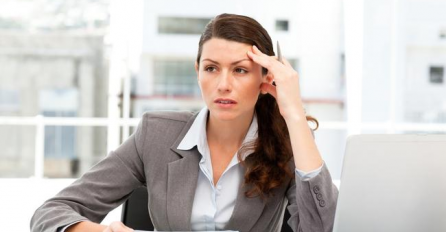 "Otvorena vrata i slušam kolegicu iz susjedne kancelarije; nazvala je majka da je pita šta će za večeru da joj skuha, kćer se goropadno izdera izvika na majku i spusti joj slušalicu"