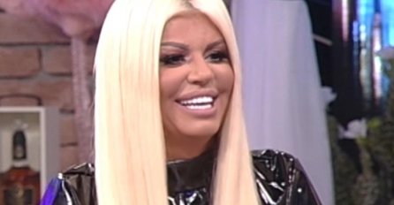 PONOVO JOJ SE OMAKLO - DARA BUBAMARA PRITISNULA POGREŠNO DUGME, PA ODMAH OBRISALA! Snimak kruži Internertom