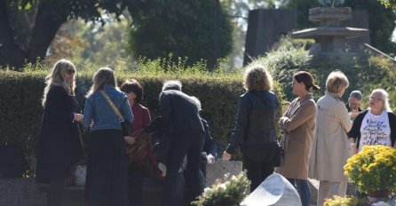 PROŠLA JE GODINA OD SMRTI VELIKE GLUMICE, A EVO KO SE DANAS POJAVIO NA NJENOM GROBU: Svi su gledali samo u JEDAN DETALJ!
