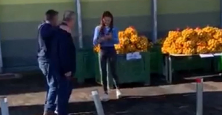 MISLIO JE DA NIKO NE GLEDA: SKANDALOZNI POLITIČAR prišao Kristini Mandarini! Pogledajte šta je tražio...