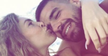 KRIJE GA KAO ZMIJA NOGE, SENIDAH JE ZALJUBLJENA U OVOG MUŠKARCA: Pravi je FRAJER, mnoge žene joj zavide! (FOTO)