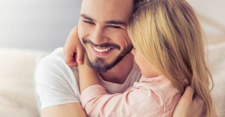 DJEVOJČICA ŽIVI U MALOM SELU SA OCEM, NE MOŽE IĆI NI U ŠKOLU: Evo šta je zbog toga uradio njen otac, ZBOG OVE PRIČE MNOGI SU PUSTILI SUZU!