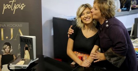 MAJKA KIJE KOCKAR JOŠ UVIJEK RADI U RESTORANU: Nadica se slikala u radnoj uniformi, a OVAJ DETALJ na njenoj glavi je u potpunosti opisuje!