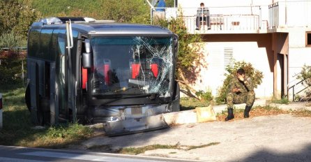 Hrvatska: Sudarili se vojni autobus, putnički autobus i auto