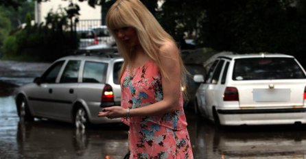 PJEVAČICA JE BILA SIMBOL LJEPOTE, SAD JOJ JE LICE UKOČENO: Upropastila se operacijama, ne može se ni NASMIJATI, UŽAS!