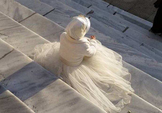BOSANKA SVE OTKRILA: Udala sam se za Arapa, njemu sam druga žena! EVO KAKO IZGLEDA NAŠ BRAK!