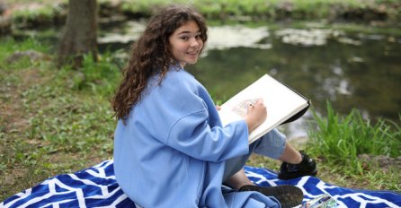 JEDAN POZIV JOJ JE PROMIJENIO ŽIVOT! TARA (13) NAPUSTILA BEOGRAD PA U PARIZU UPISALA HISTORIJU: Sve je počelo slučajnim poznanstvom na izložbi!