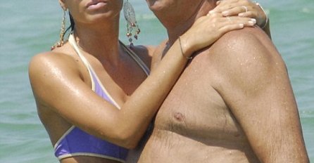 CIJELI SVIJET SE SMIJAO NJIHOVIM FOTOGRAFIJAMA SA PLAŽE: Rodila mu je sina, ali niko ne može vjerovati šta je DANAS SA NJIMA! (FOTO)