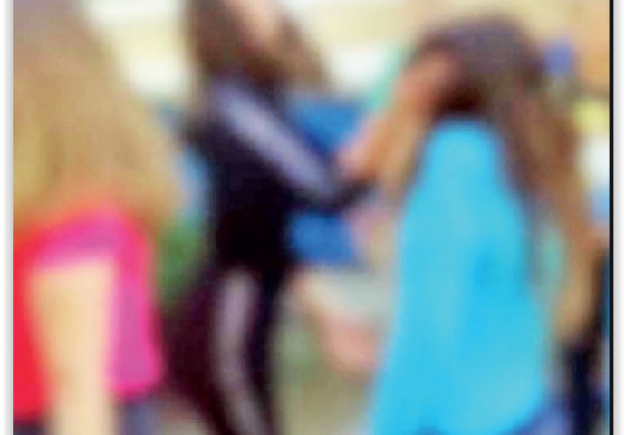 Video o djevočicama tuku svoju vršnjakinju u dvorištu škole je ZGROZIO REGION: Najnovije informacije izazvale burnu reakciju javnosti! Ovo niko nije očekivao!