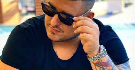 DARKO LAZIĆ JE USRED KONCERTA POZVAO NA SCENU, ZAGRLIO JE I ZAPJEVAO: "Vjerujem u ljubav", ANA SEVIĆ U SUZAMA, a Marina u publici (VIDEO)