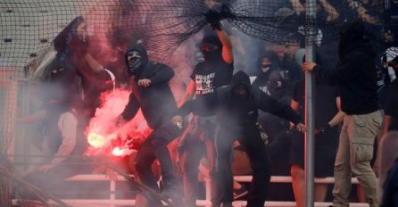 SIJEVALI PIŠTOLJI I BEJZBOL PALICE: Do zuba naoružani Grci napali navijače Bosne i Hercegovine, BILO JE SVEGA