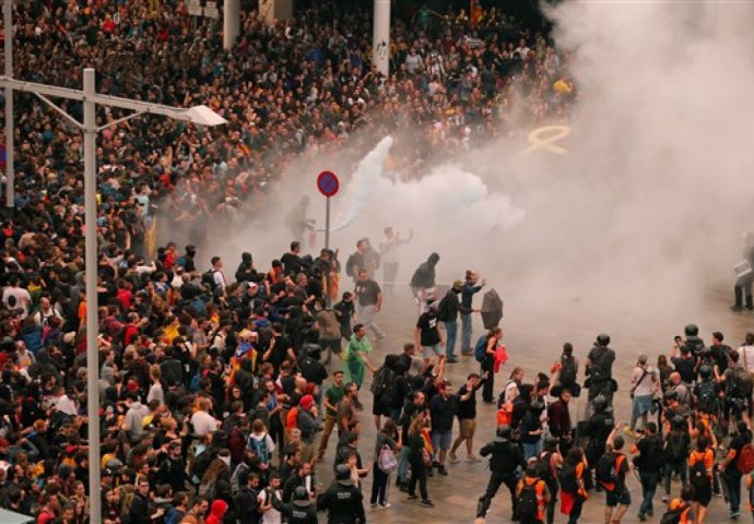 Haos u Kataloniji: Hiljade ljudi marširaju ulicama prema Barceloni, imaju samo JEDAN CILJ i NEĆE ODUSTATI