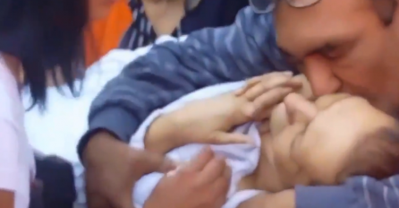 STIDITE SE! Porodicu sa ženom oboljelom od raka IZBACILI NA ULICU  I SRUŠILI IM  DOM! Policija protiv NARODA! VIDEO