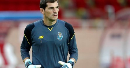 BIO JE NA IVICI SMRTI, A SAD BI PONOVO DA IGRA: Legendarni golman se oglasio na Instagramu, evo kad se vraća na teren!